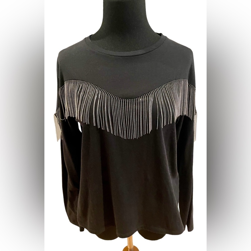 Long sleeve cotton top. Silver fringe.
